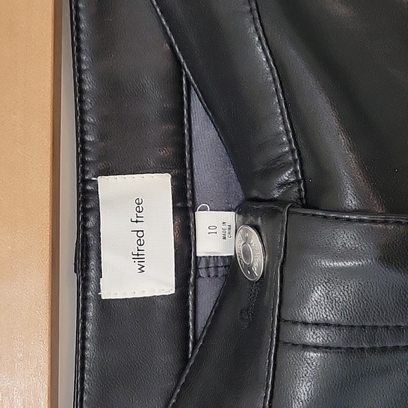 Aritzia | Wilfred High Rise Vegan Leather Slim Pant | Size 10 - Picture 4 of 6